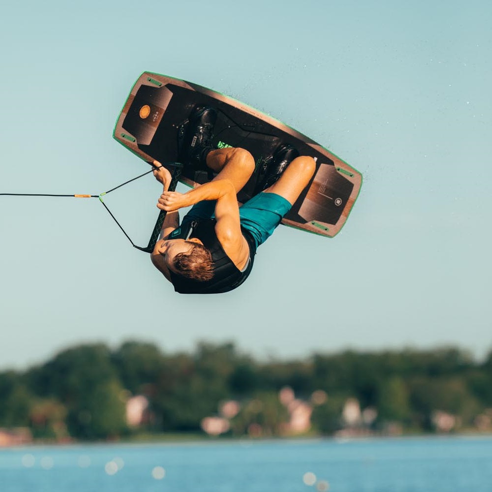 Jobe conflict wakeboardset 138cm en nitro wakeboardbindingen